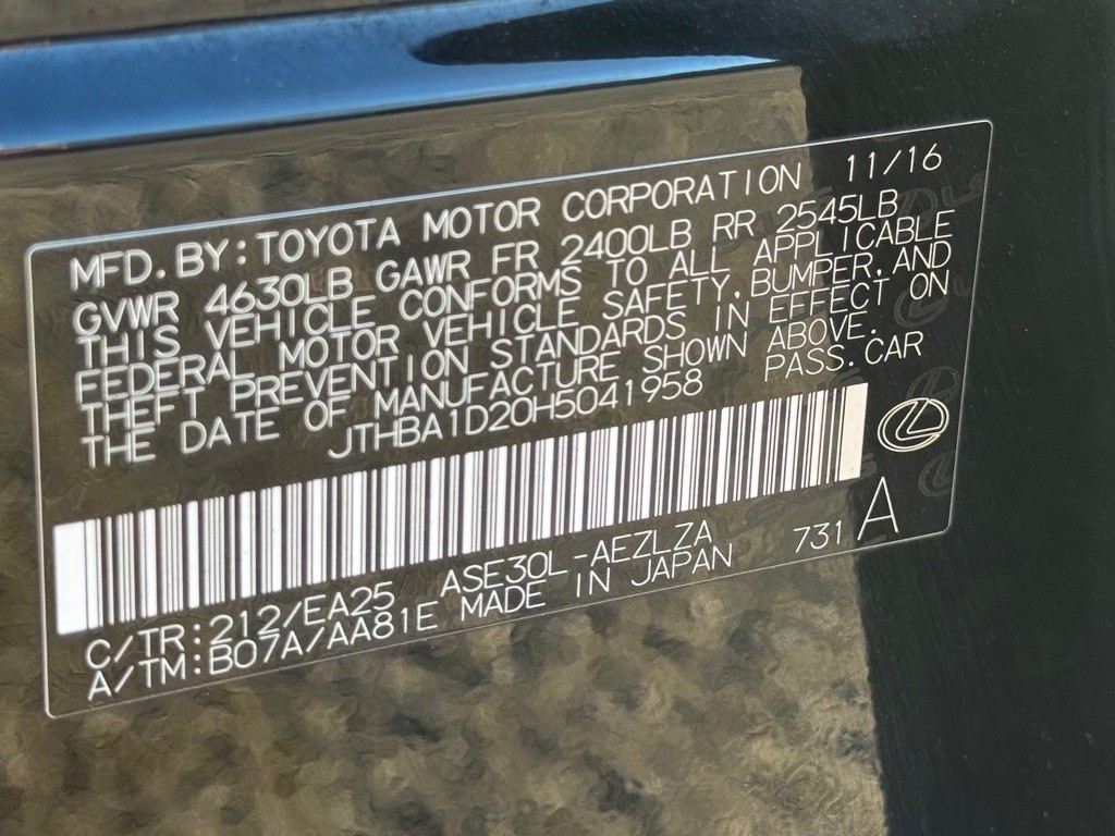 2017 Lexus IS 200t Image 32