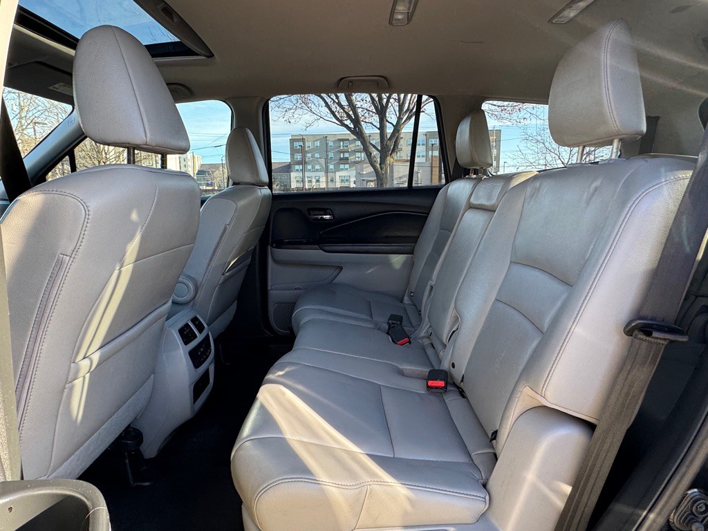 2016 Honda Pilot Image 25