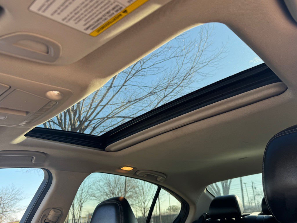 2017 INFINITI Q50 Image 9