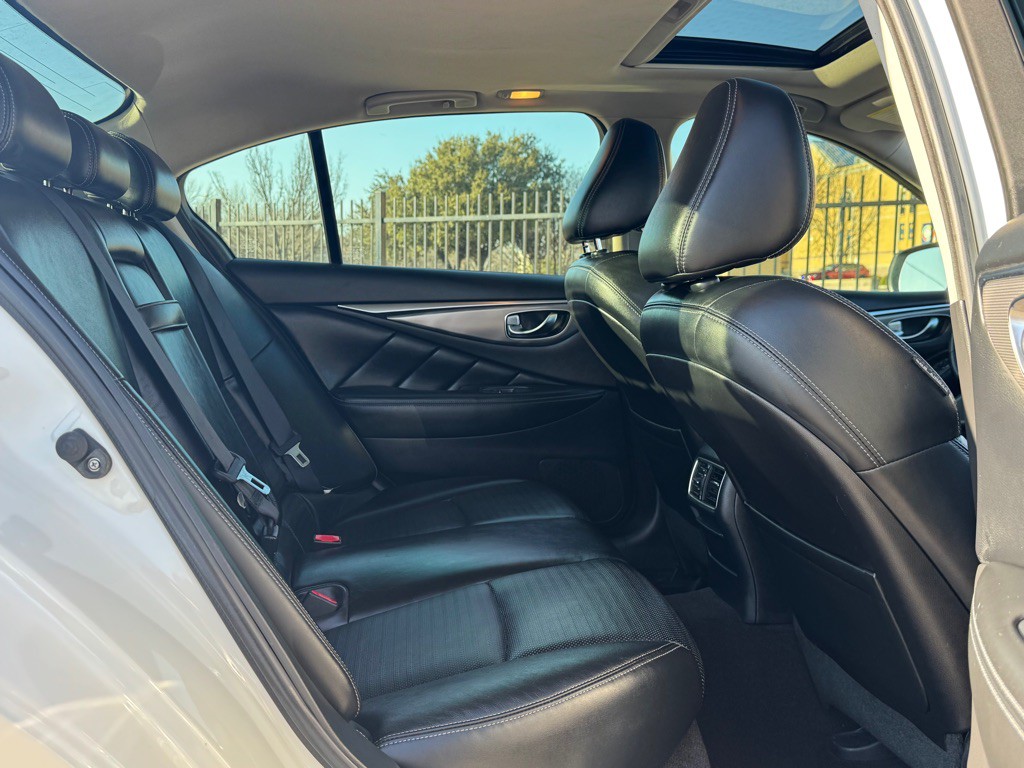 2017 INFINITI Q50 Image 27