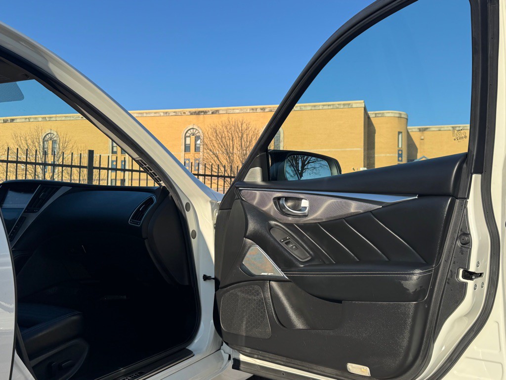 2017 INFINITI Q50 Image 28