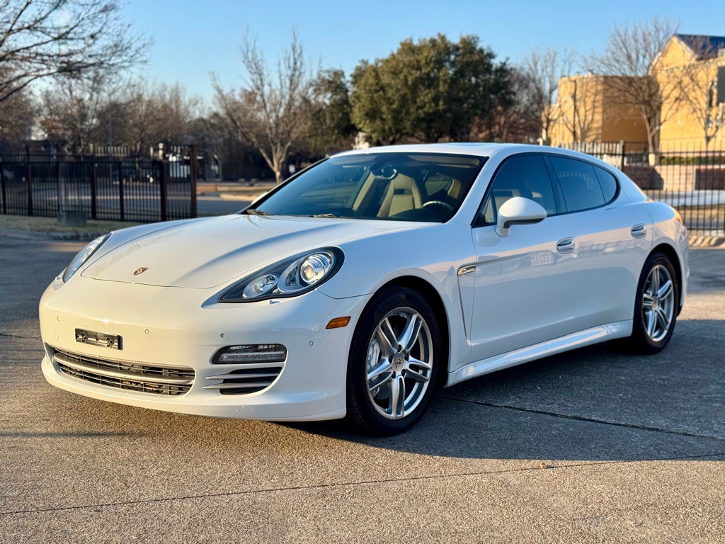 2013 Porsche Panamera Image 1