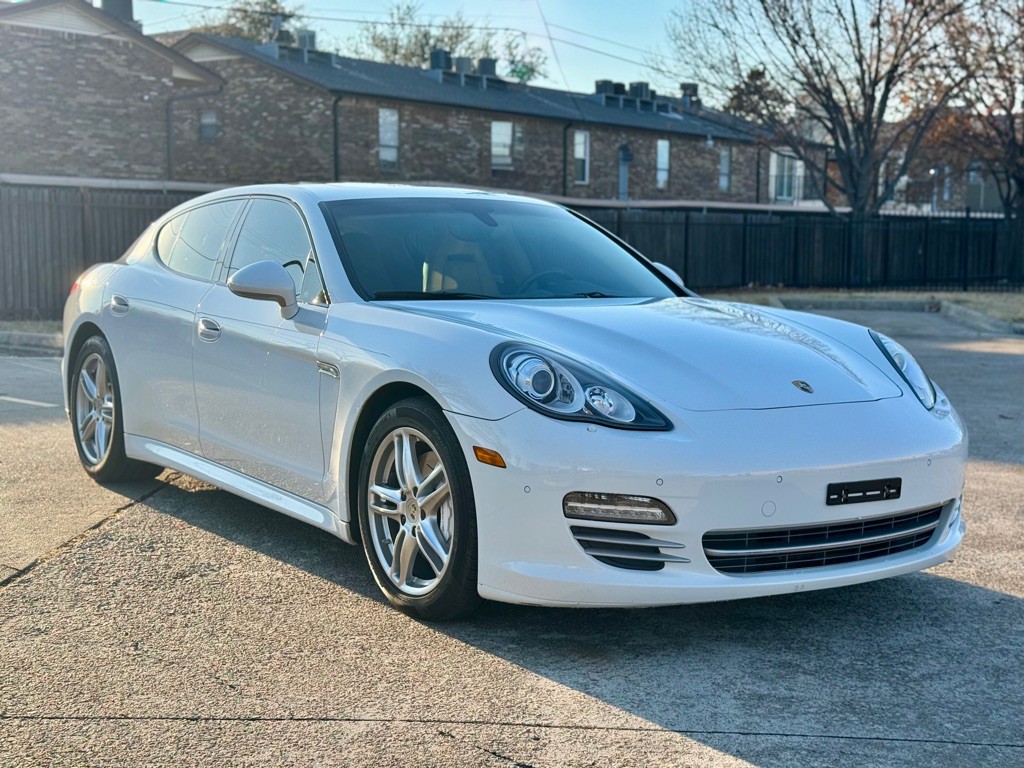 2013 Porsche Panamera Image 2