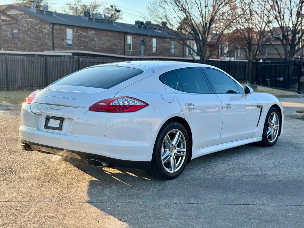 2013 Porsche Panamera Image 3