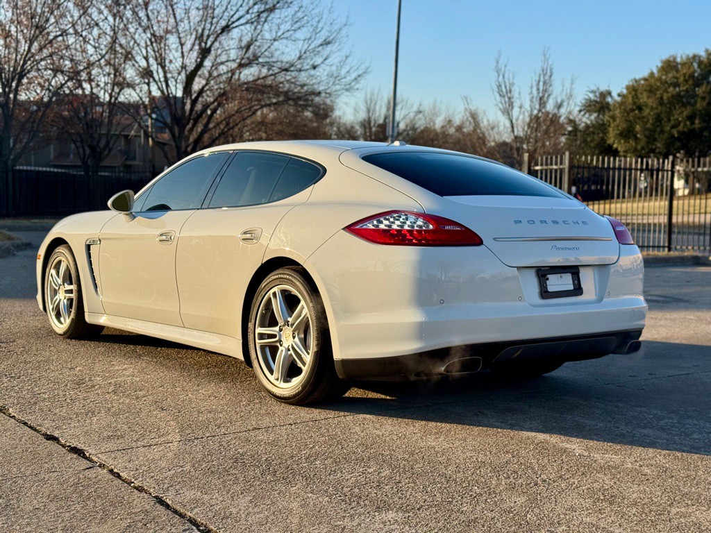 2013 Porsche Panamera Image 4