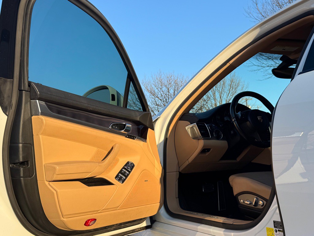 2013 Porsche Panamera Image 6