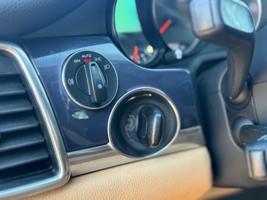 2013 Porsche Panamera Image 10