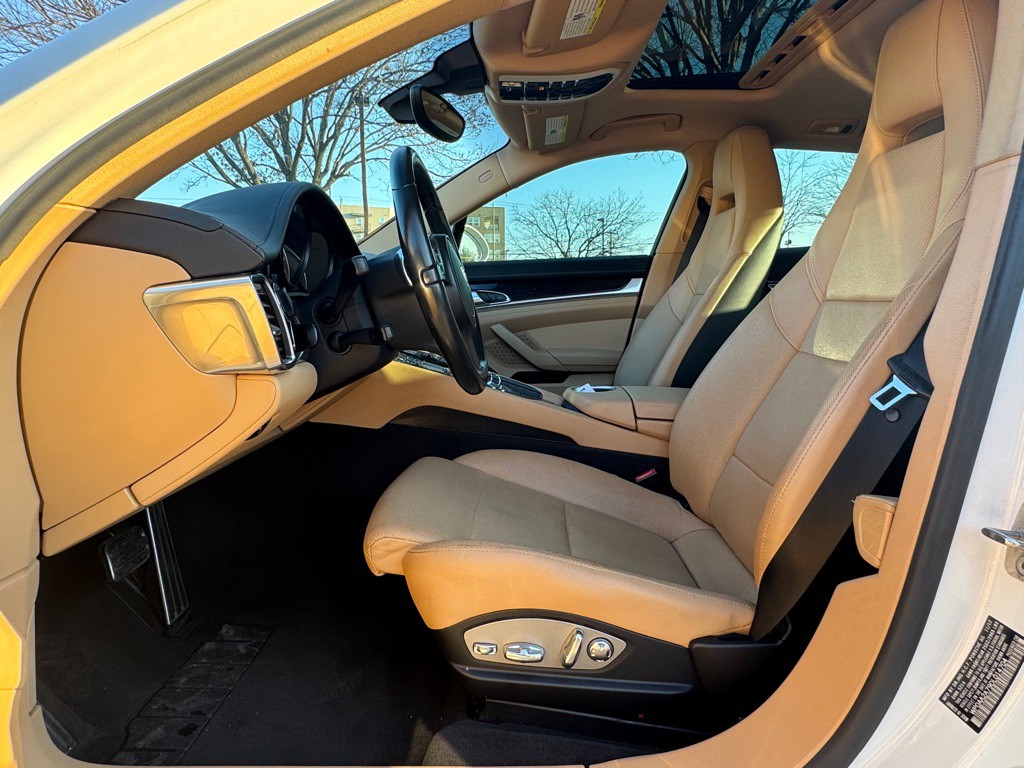 2013 Porsche Panamera Image 11
