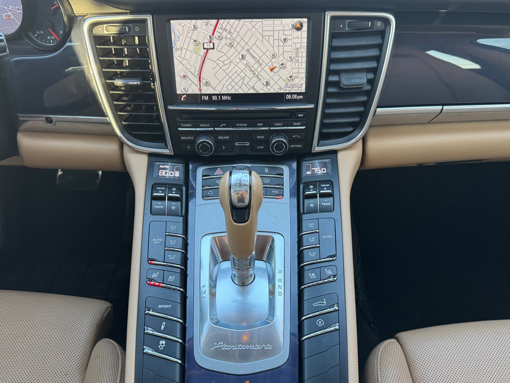2013 Porsche Panamera Image 20