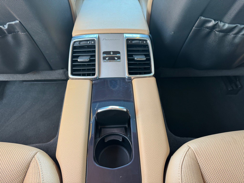 2013 Porsche Panamera Image 26