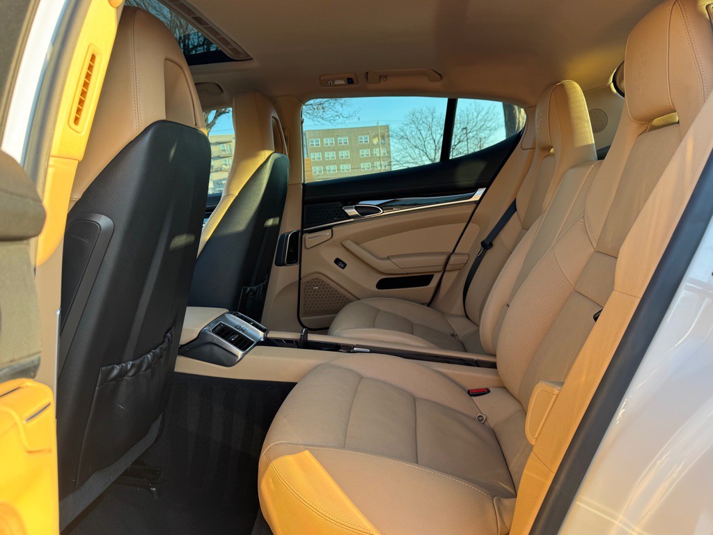 2013 Porsche Panamera Image 28