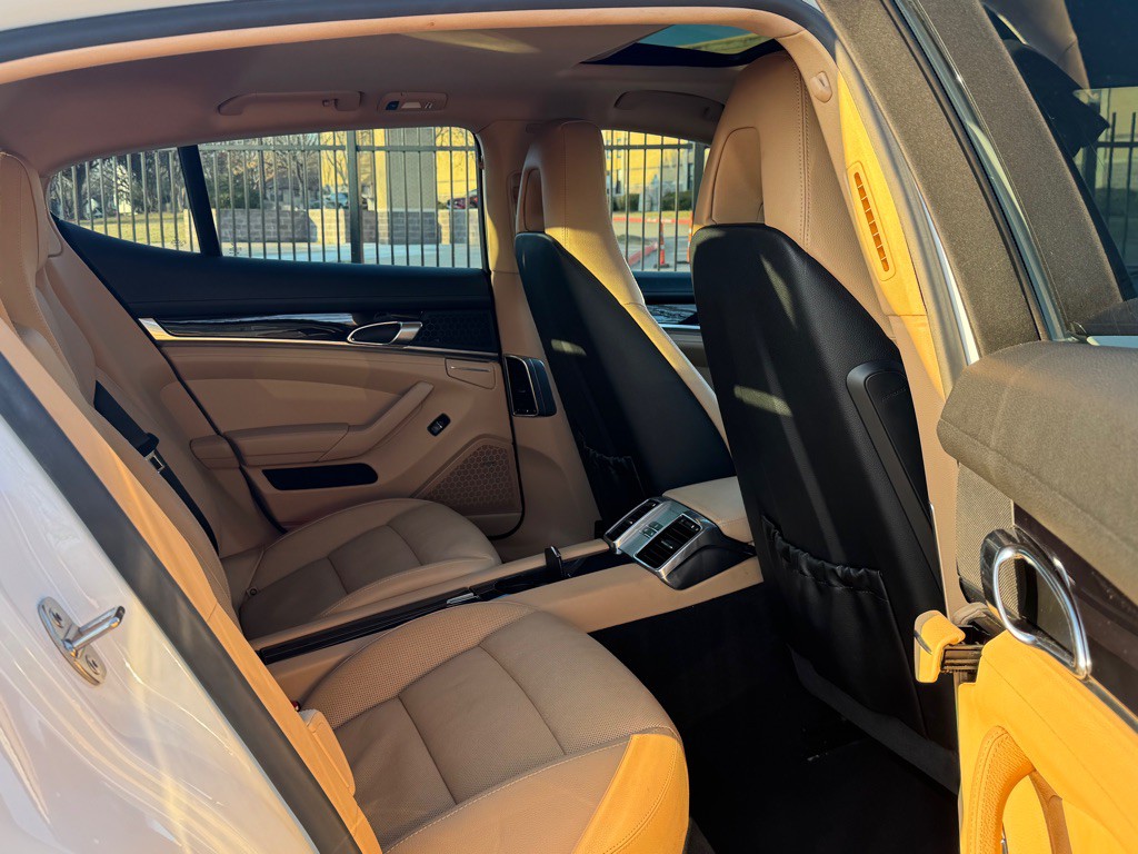 2013 Porsche Panamera Image 31