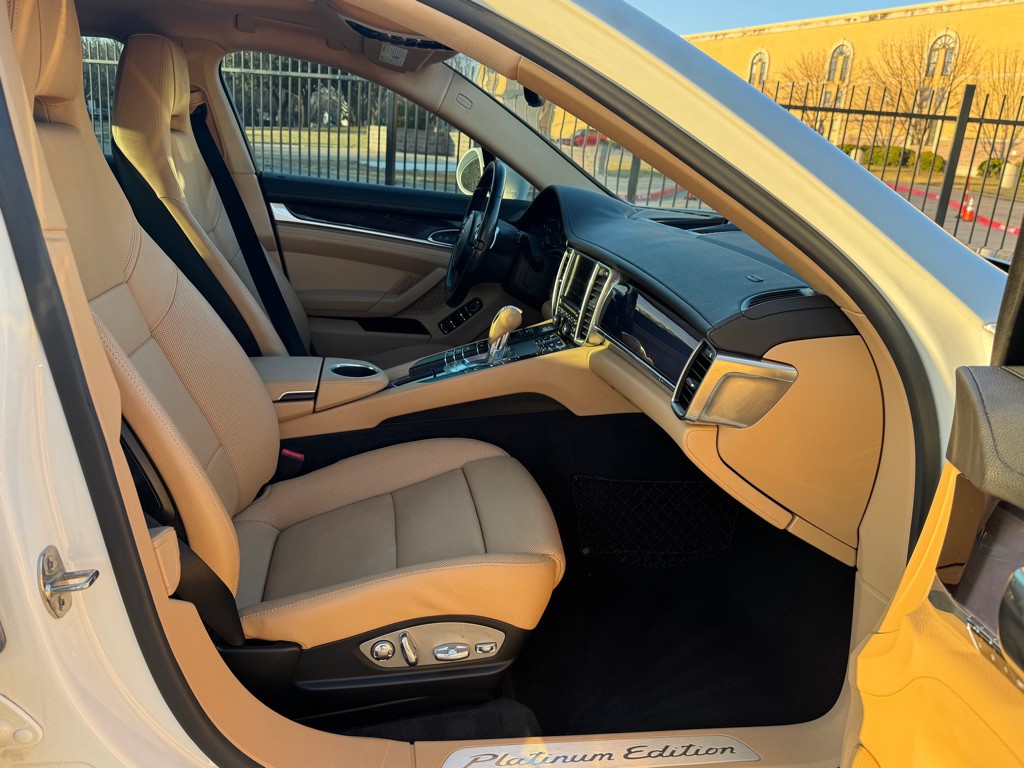 2013 Porsche Panamera Image 33