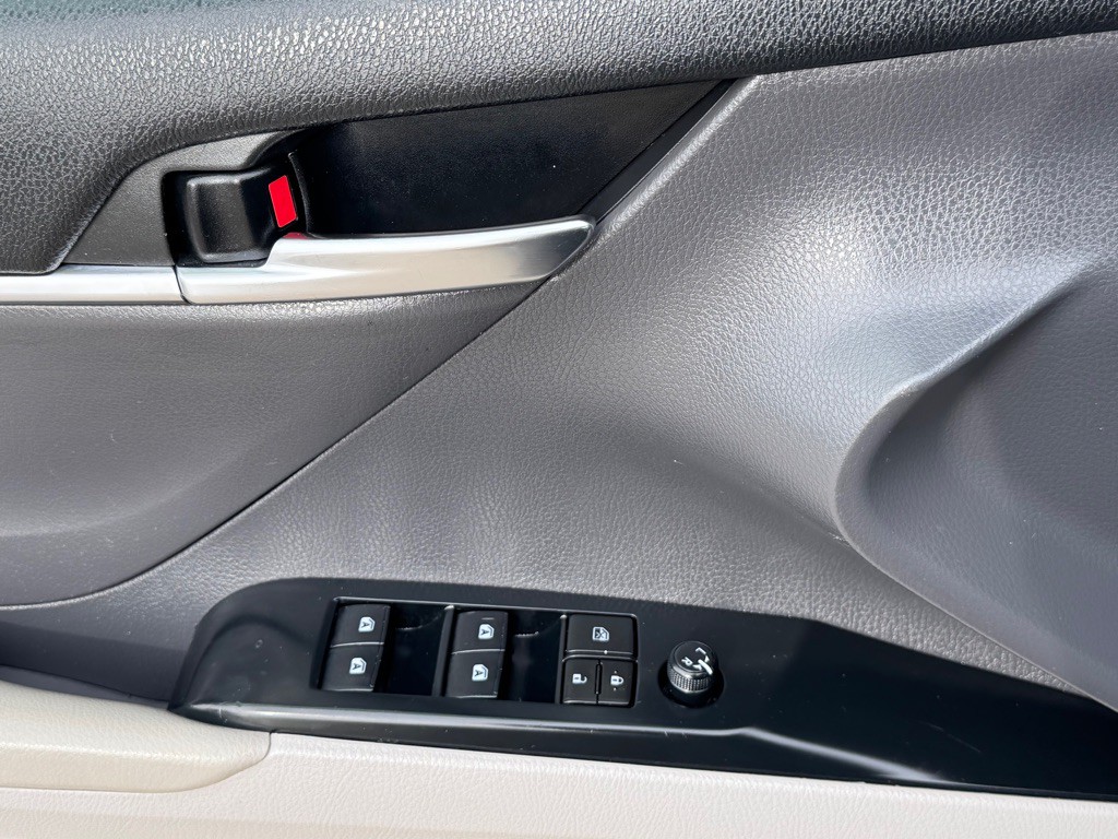 2020 Toyota Camry Image 7