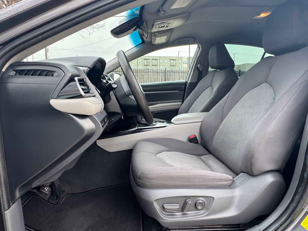 2020 Toyota Camry Image 8