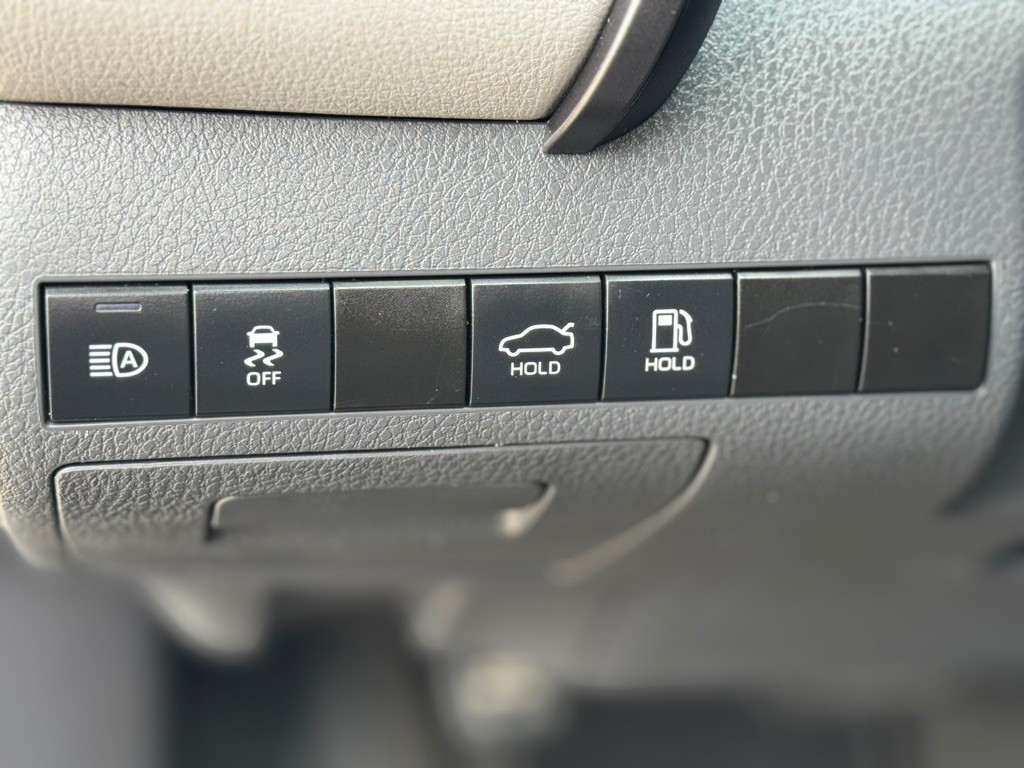 2020 Toyota Camry Image 10