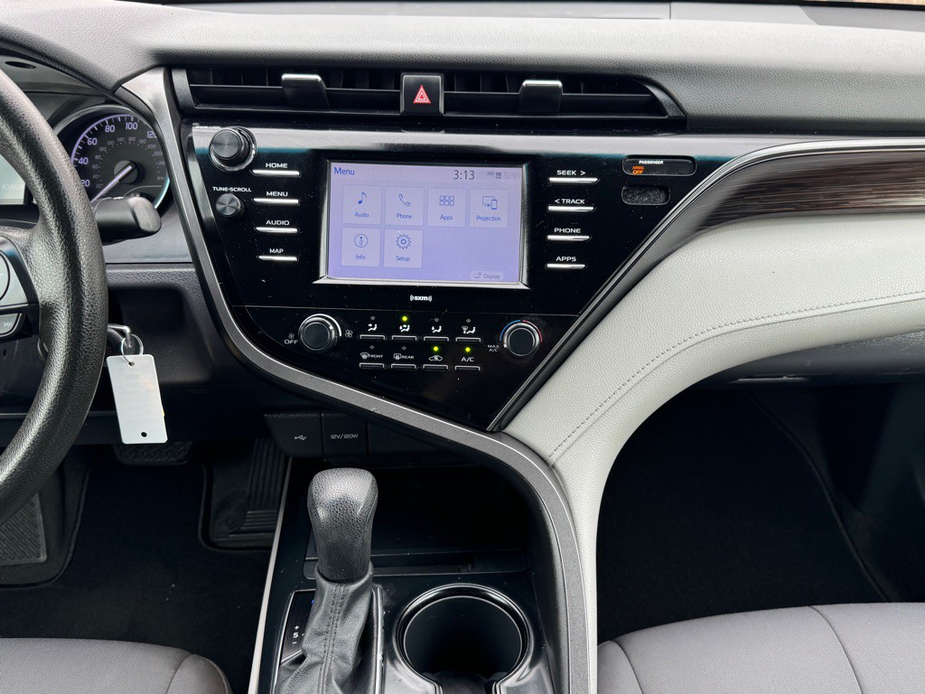 2020 Toyota Camry Image 20