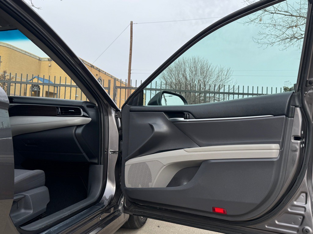 2020 Toyota Camry Image 27