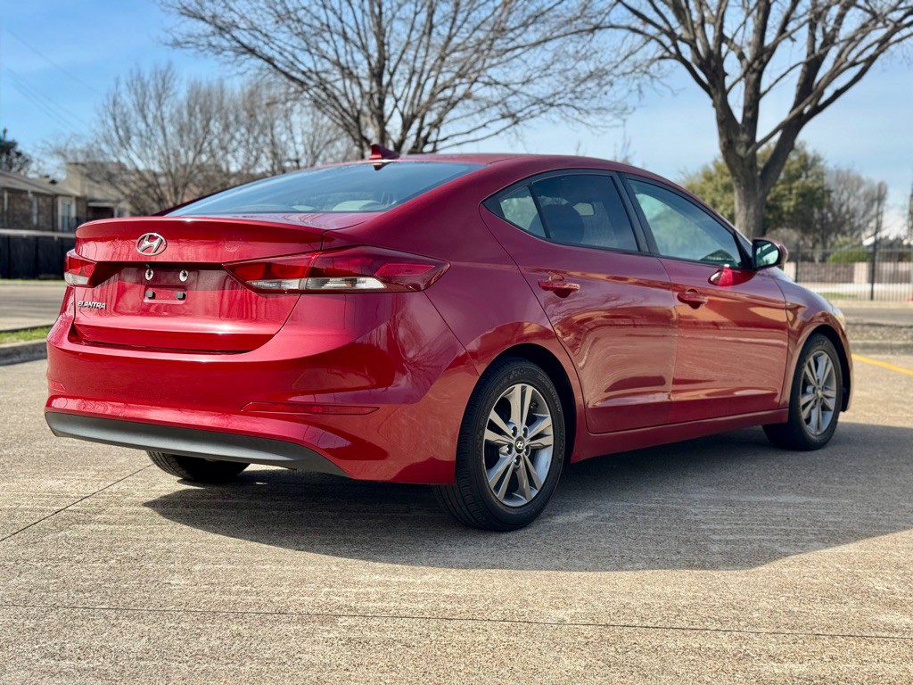 2017 Hyundai Elantra Image 3