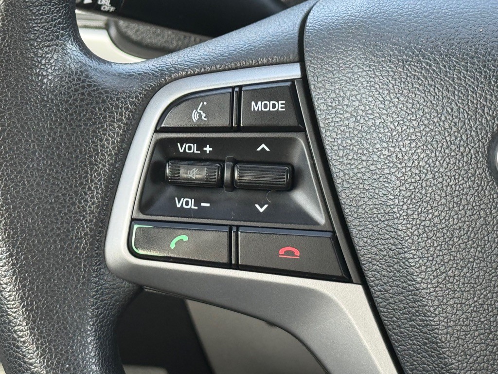 2017 Hyundai Elantra Image 10