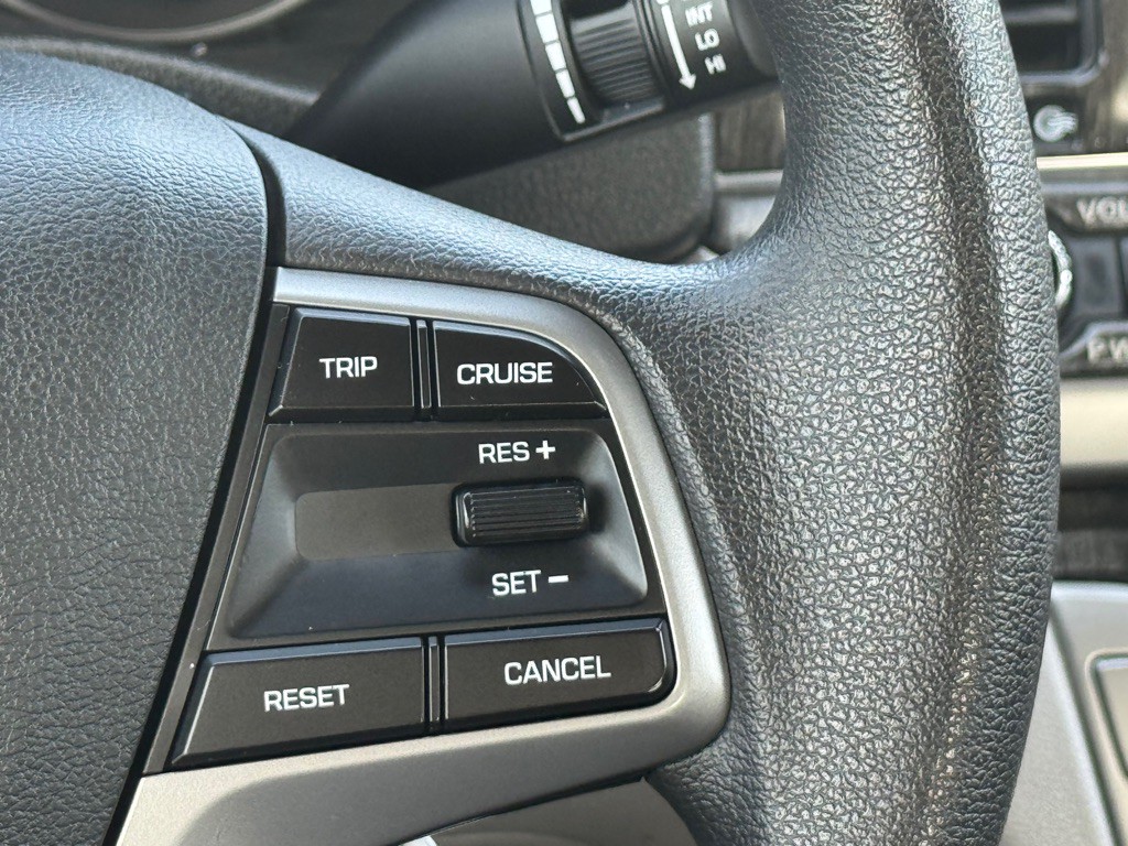 2017 Hyundai Elantra Image 11