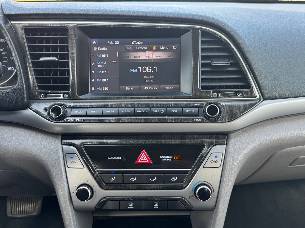 2017 Hyundai Elantra Image 18