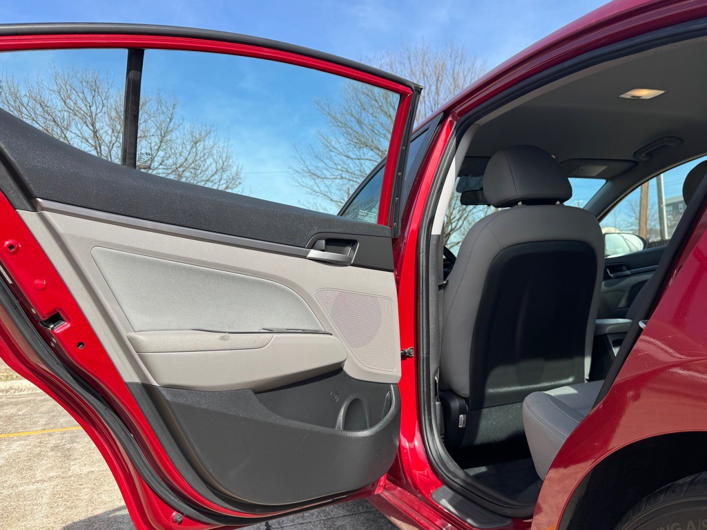 2017 Hyundai Elantra Image 22