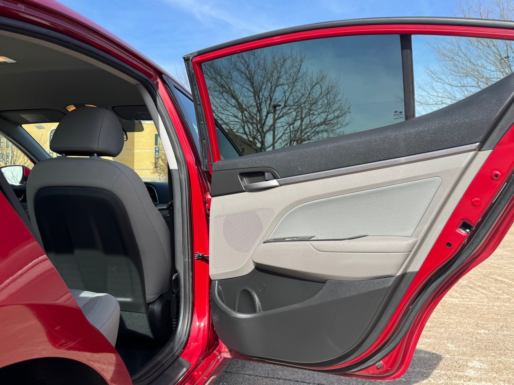 2017 Hyundai Elantra Image 24