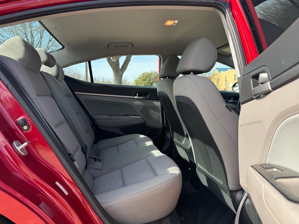 2017 Hyundai Elantra Image 25