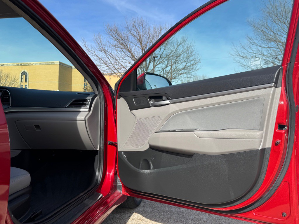 2017 Hyundai Elantra Image 26