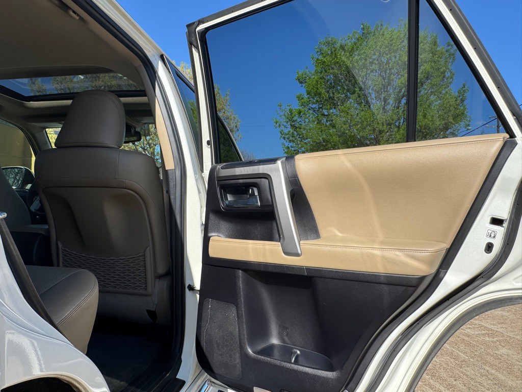 2016 Toyota 4Runner Image 27