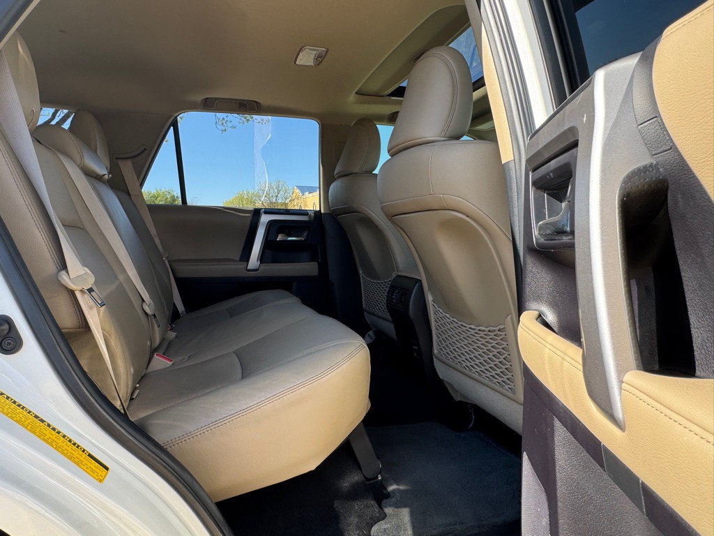 2016 Toyota 4Runner Image 28