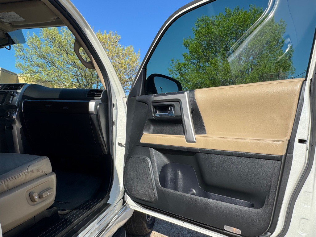 2016 Toyota 4Runner Image 29