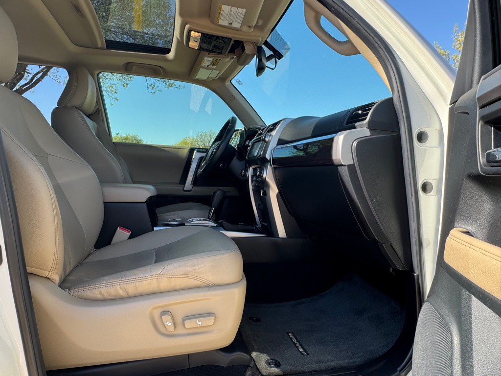 2016 Toyota 4Runner Image 30