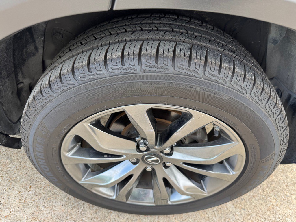 2015 Lexus NX 200t Image 32