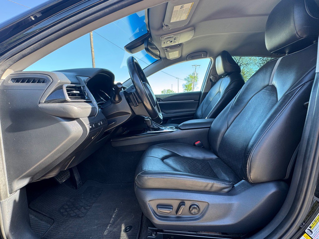 2019 Toyota Camry Image 7