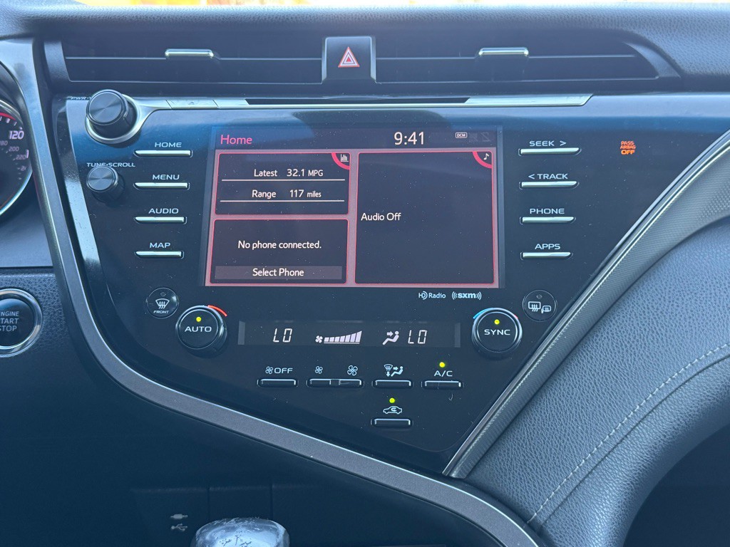 2019 Toyota Camry Image 19