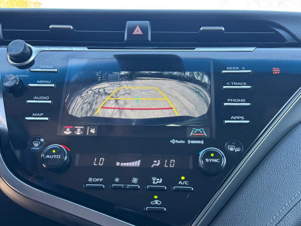 2019 Toyota Camry Image 21