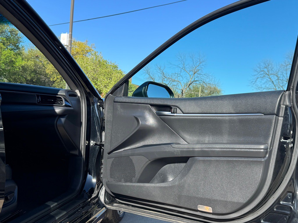 2019 Toyota Camry Image 27