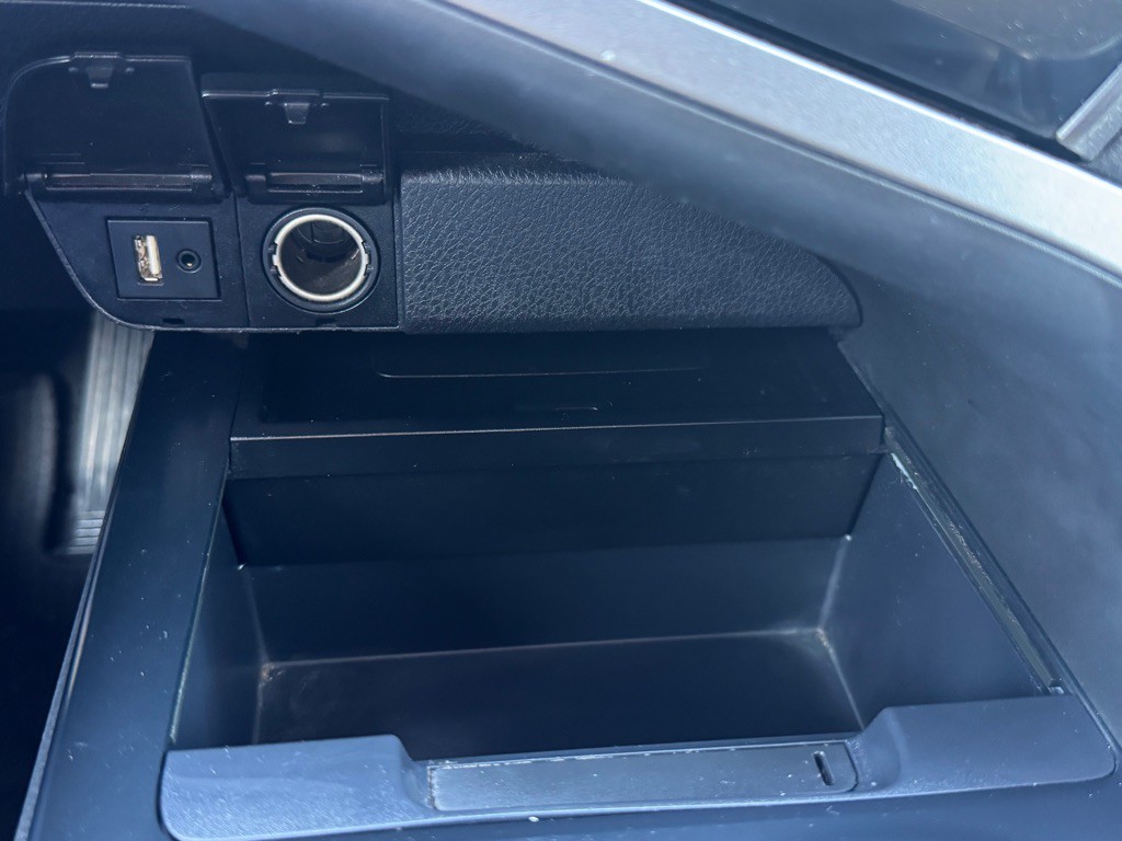 2019 Toyota Camry Image 30