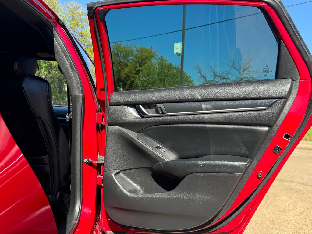 2018 Honda Accord Image 24