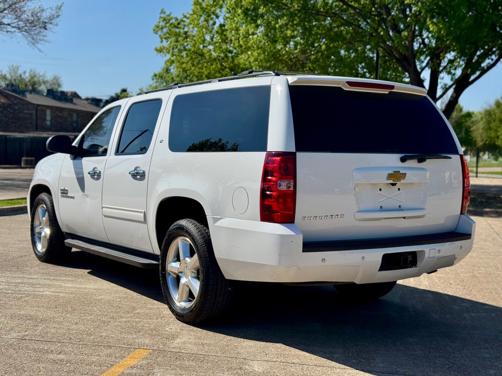 2014 Chevrolet Suburban Image 4