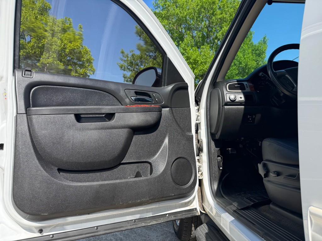 2014 Chevrolet Suburban Image 5