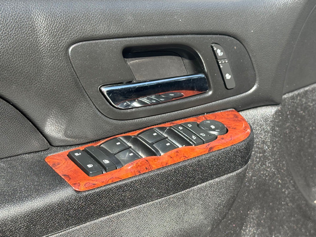 2014 Chevrolet Suburban Image 6