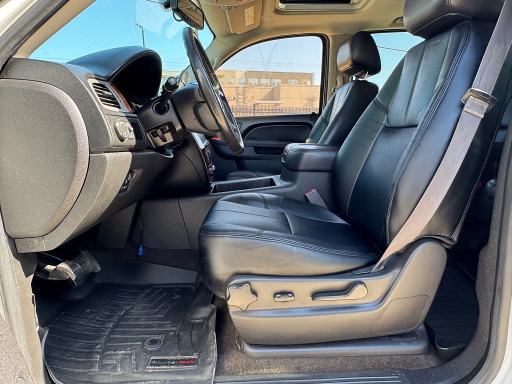 2014 Chevrolet Suburban Image 7