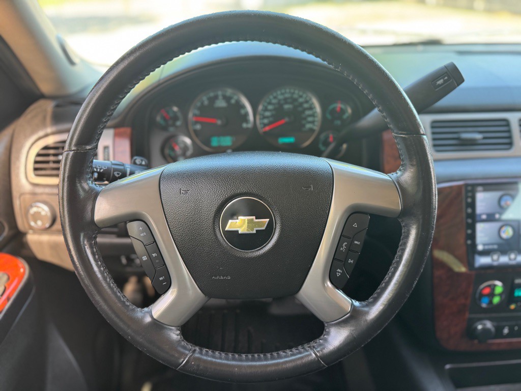 2014 Chevrolet Suburban Image 10
