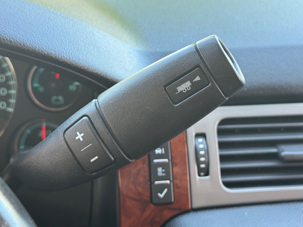 2014 Chevrolet Suburban Image 13