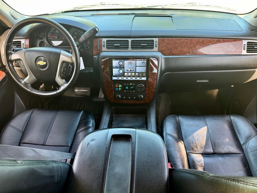 2014 Chevrolet Suburban Image 16