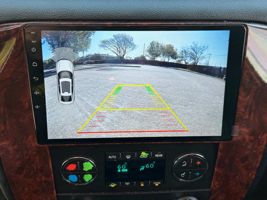 2014 Chevrolet Suburban Image 18