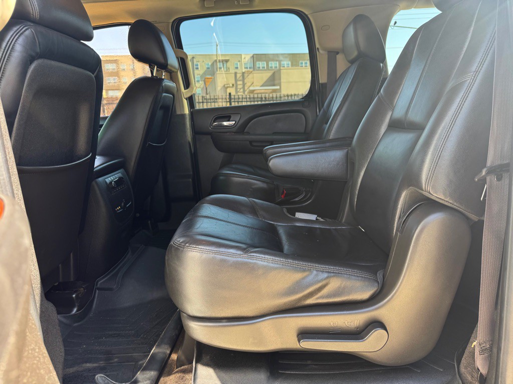 2014 Chevrolet Suburban Image 24